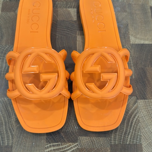 Gucci Bold Orange Logo Rubber Slides - Picture 6 of 7